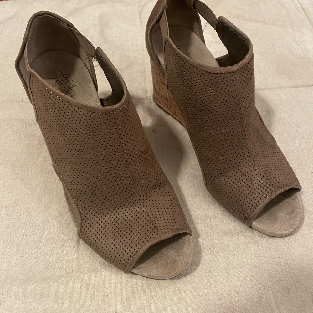 Tan Cowgirl Wedge Heels (Size: 8.5)